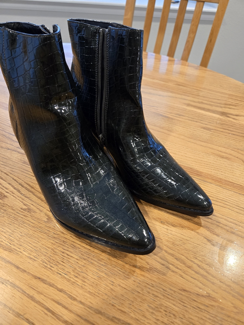 Coconuts by Matisse Black Croc-Embossed Pointed Ankle Boots Size 9.5